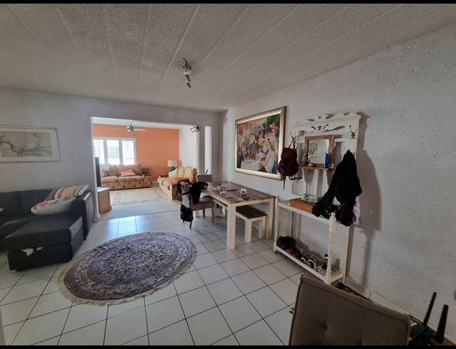 2 BEDROOM APARTMENT RENTED IN BRYANSTON